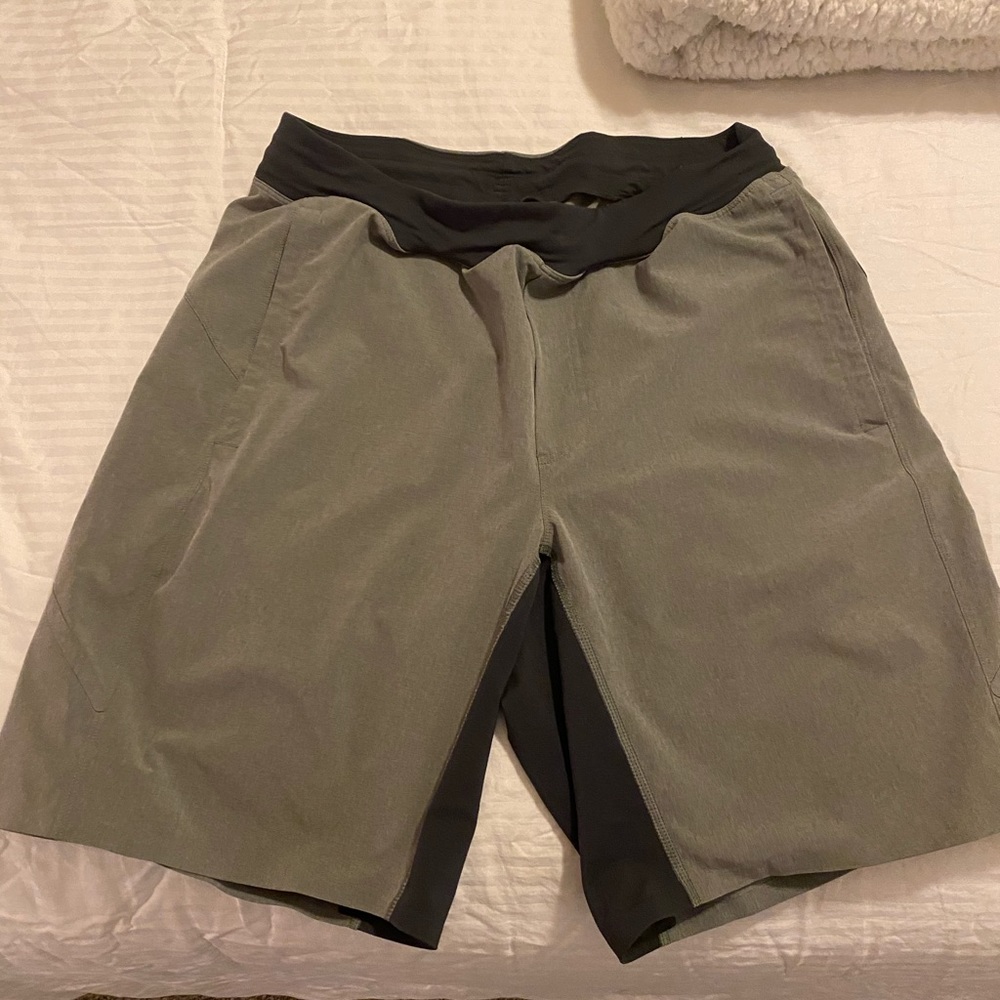 Lululemon Shorts size M